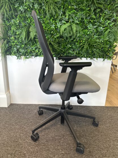 Senator Ousby Grey/Black Mesh Task Chair - Image 2
