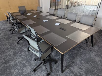 Mobili Vega Conference Table